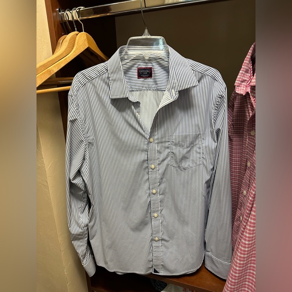 UNTUCKit Performance Button-Up - Picture 1 of 2